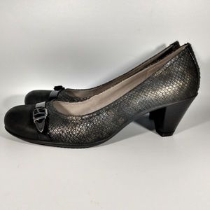 NWOT Ecco black snakeskin embossed heels size 9.5